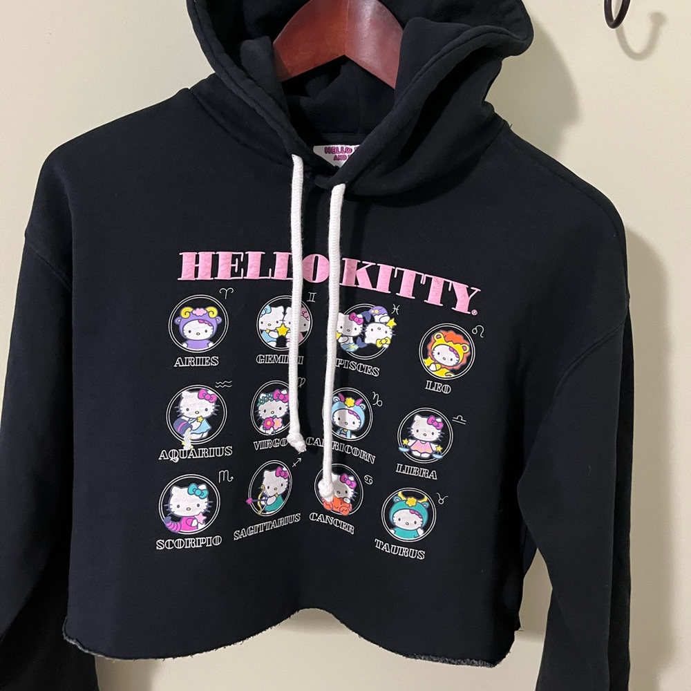 Forever 21 Hello Kitty and Friends Black Cropped Hoodie Worn Once Size Small